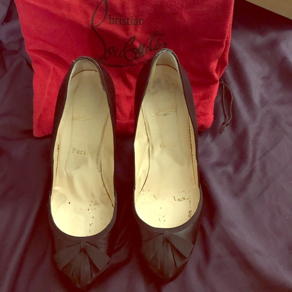 Christian Louboutin Black Lavalliere Bow Pumps - Picture 2 of 8